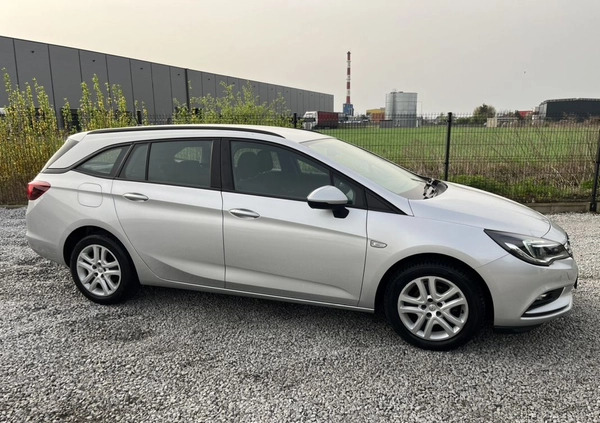 Opel Astra cena 44999 przebieg: 132000, rok produkcji 2018 z Płońsk małe 529